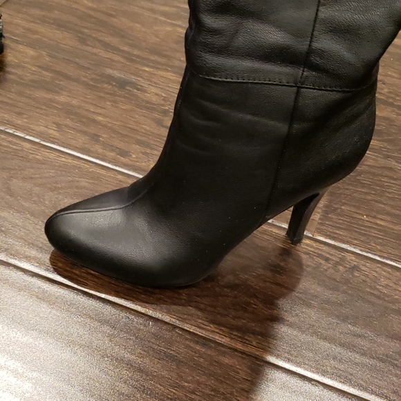 Boots - Picture 3 of 3